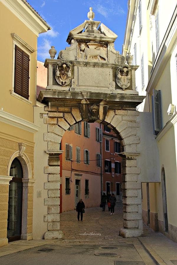 Balbi Kapısı (Balbi's Arch)