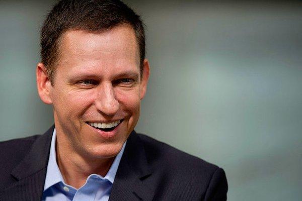 Paypal firmasının milyarder yatırımcısı ve Trump'ın yakın danışmanlarından biri Peter Thiel ise yasağın din ile ilgili olduğunu inkar etti.