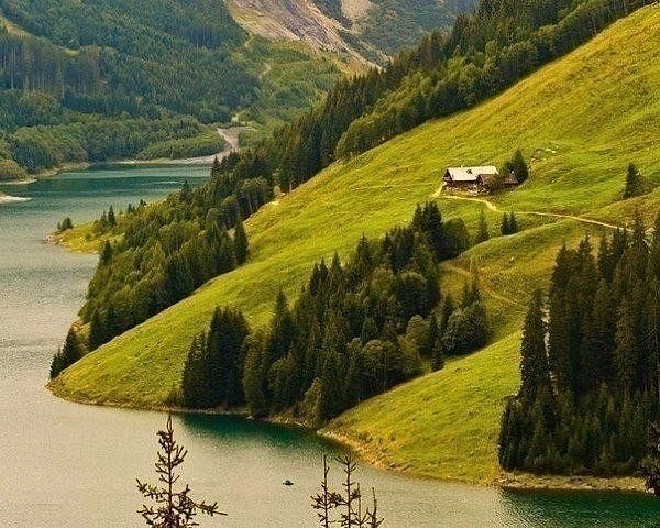 12. Путешествия стоят того, чтобы потратить на них жизнь.