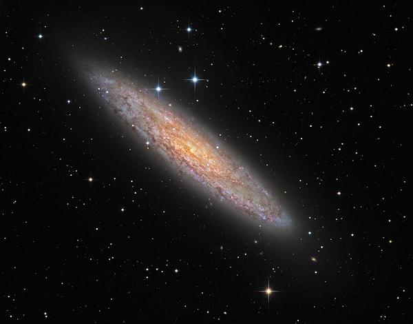 2. NGC 253 : Tozlu Evren Adası