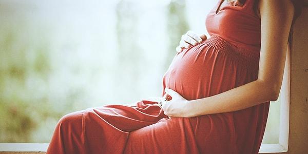 9. Hamilelik boyunca göğsünde daha çok yanma hissi yaşayan kadınların bebekleri, daha fazla saça sahip şekilde doğuyor.