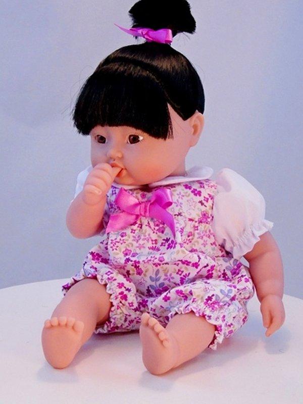 3. Prenses Asian Flower ise şimdiye kadar gördüğünüz en tatlı oyuncak bebek olabilir.