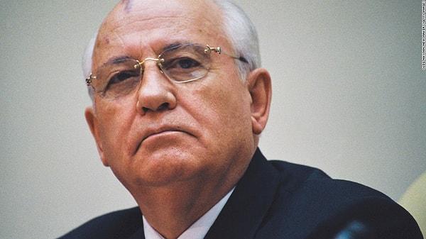 Gorbaçov, tüm bu verilerin dünyanın yeni bir savaşa hazırlandığına işaret ettiğini belirtiyor.