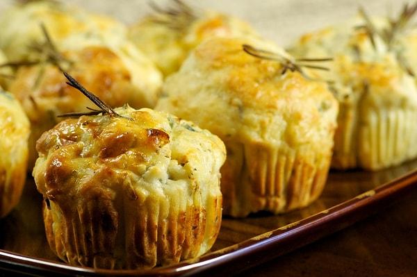 8. Tatlı muffinlerin modası geçti, artık olay peynirli muffinde!