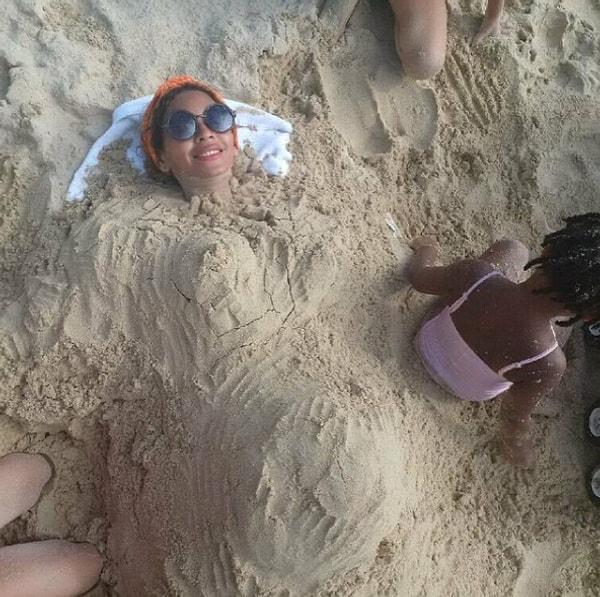6. Beyonce ve kuma gömülme pozu