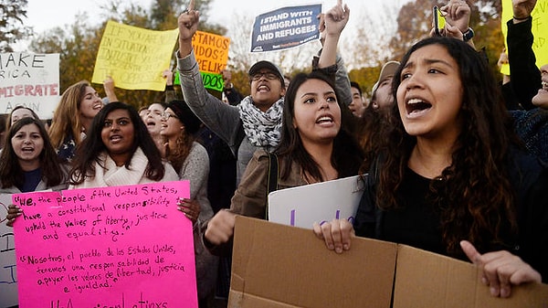 9. Бренд, собирающий поддержку для выхода на рынок, пожертвовал 5% своего дохода движению "Женский марш", что увеличило заказы примерно на 300%.