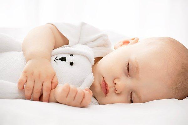 12. Bebeğiniz uyurken ilk fotoğrafını çektiğiniz sırada kalbiniz yerinden çıkar gibi olacak.