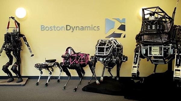 Profesör Kim, 2020'de Hyunda'nin Boston Dynamics'in satın almasıyla Hyundai'nın dünyanın en iyi yürüyen robot teknolojisine sahip olduğunu belirtti.