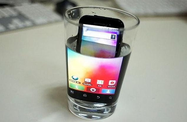 8. Magnify Your Phone’s Screen By Putting It In A Glass Of Water