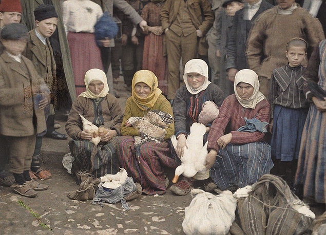 1909'dan 1931'e kadar fotoğrafçılar, toplam 72 bin renkli fotoğraf ve 183 bin metrelik film çekmişti. Böylece 'Gezegenin Arşivleri' adı verilen proje ortaya çıkmış oldu.