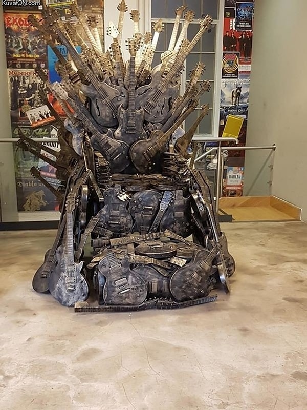 13. А сражается он, наверное, во имя этого Железного трона