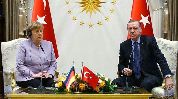 Cumhurbaşkanı Recep Tayyip Erdoğan ve Almanya Başbakanı Angela Merkel, Ankara’da yaptıkları 2 buçuk saatlik görüşmenin ardından basın mensuplarının karşısına geçerek soruları yanıtladı.