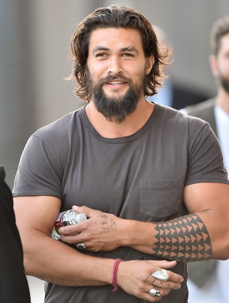 2. Учитывая его огромный рост и накачанные бицепсы, легко понять, как он перевоплощается из этого...