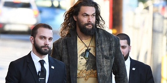 Джейсон Момоа и его телохранители-хоббиты заставили пользователей Сети хохотать до упаду