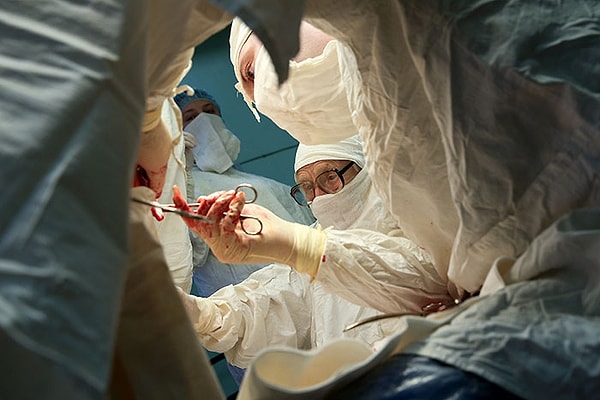 7. Вот уже 67 лет Алла Ильинична работает хирургом