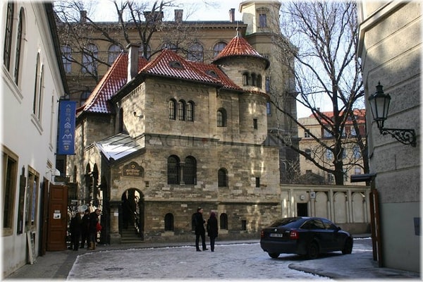 4. Старое еврейское кладбище в Праге осталось нетронутым во время Второй мировой, так как Гитлер планировал устроить там Музей вымершей расы.