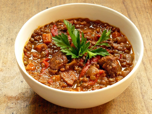 5. Mutluyum, mutlusun, mutlu: Sosisli mercimek yemeği!