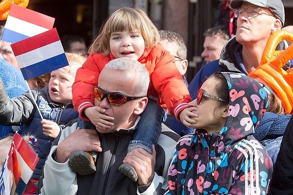 Öncelikle, uzmanların yaptıkları araştırmalara göre, Hollandalılar aile yaşamına büyük önem veriyor.