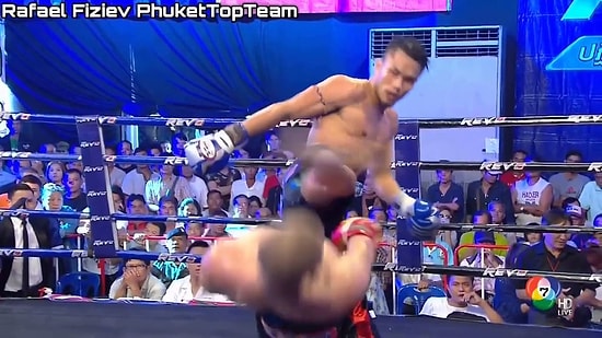 Rakibinin Bayıltıcı Tekmesinden Matrix Gibi Sıyrılan Dövüşçü