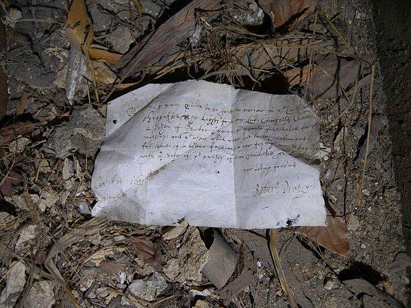 Ortaya çıkarılan bir alışveriş listesi ve iki notun, 1603, 1622 ve 1633 yıllarına dayandığı tespit edildi.