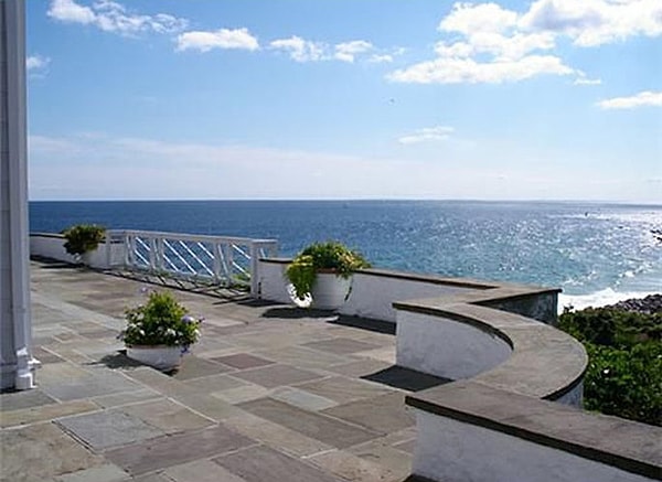 Цена этого дома, приобретённого Тейлор в 2013 году, составляла 17.750.000 долларов!