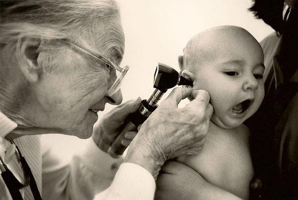Çocuk hastalıkları uzmanı Dr. Leila Daughtry, 2001'de emekli olduğunda 103 yaşındaydı.