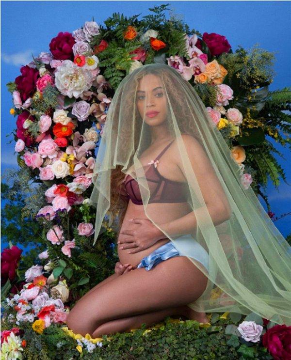 2. Uzun zamandır Jay Z ile ayrılacakları konuşulan Beyoncé, geçtiğimiz günlerde ikiz bebek bekledikleri haberini Instagram'dan duyurdu.