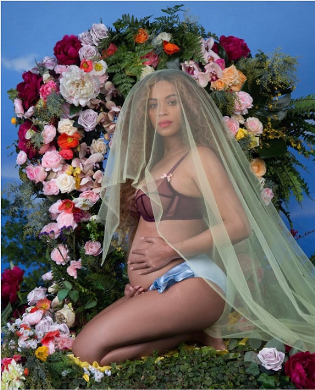 2. Uzun zamandır Jay Z ile ayrılacakları konuşulan Beyoncé, geçtiğimiz günlerde ikiz bebek bekledikleri haberini Instagram'dan duyurdu.