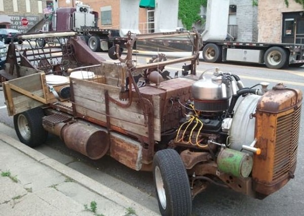 16. Прототип автомобиля из фильма "Безумный Макс".