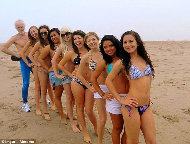 4. "Kimse bikinili bir fotoğrafı 'photobomb'lamak için çok yaşlı değildir."