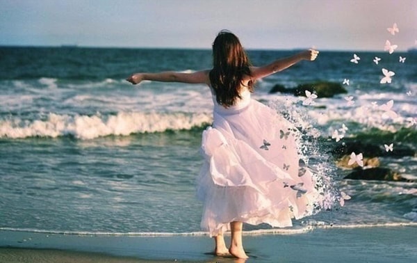 20. Один из самых счастливых моментов тот, когда ты найдешь в себе мужество отпустить то, что ты не можешь изменить.