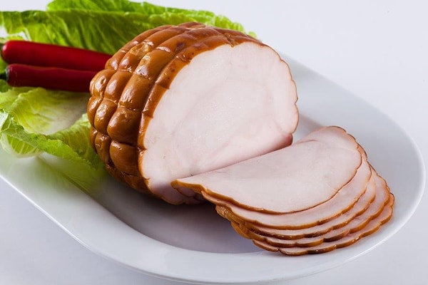 6. Kulağa pek seksi gelmese de füme tavuk da sizi patlatacak!