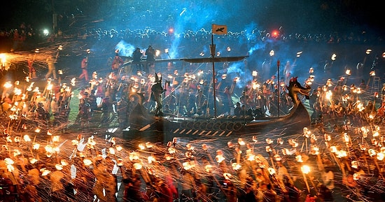 Шотландский фестиваль викингов: огненное шествие бородатых воинов