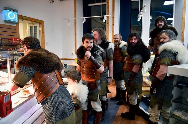 2. Если да, то у нас для вас есть хорошая новость — все это вы можете сделать на фестивале викингов или как его еще называют на празднике Апхелио