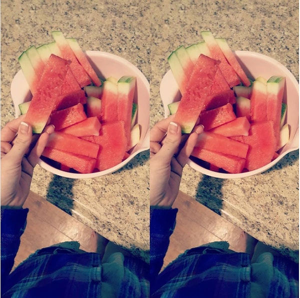 17. Порежьте арбуз на полоски, чтобы ребенку было легче его есть