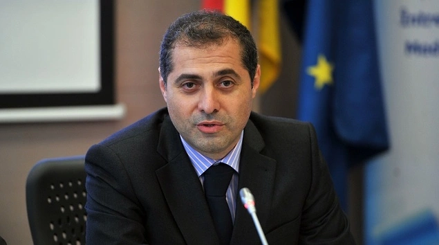, Ticaret ve Giriimcilik Bakan Florin Nicolae Jianu ve iktidardaki Sosyal Demokrat Parti'nin (PSD) yerel kadrolarndan birok isim istifa etti.