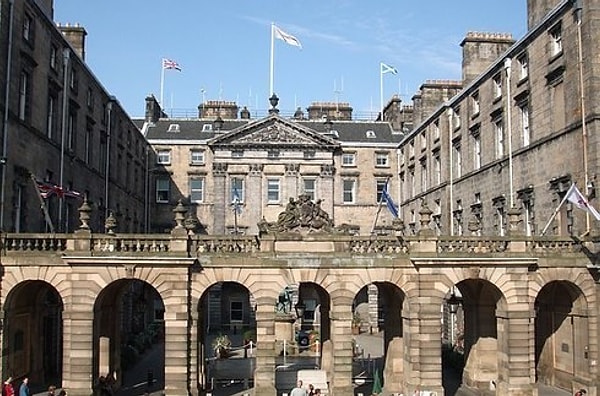 6. Городские палаты Эдинбурга.