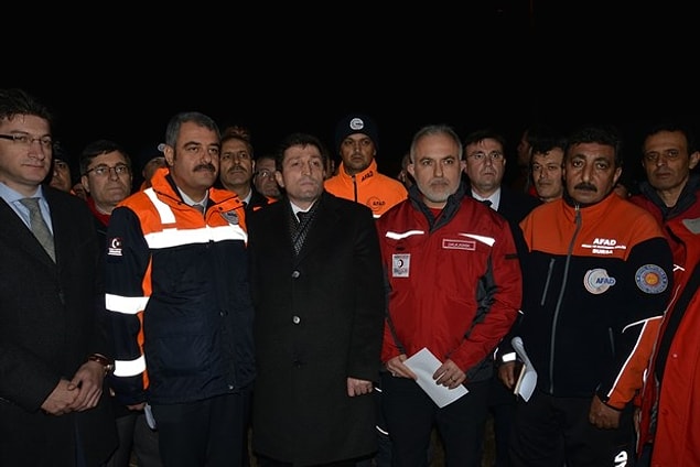 Çanakkale Valisi Orhan Tavlı, 13 köyde 238'i ağır hasarlı toplam 313 evin hasar gördüğünü söyledi.
