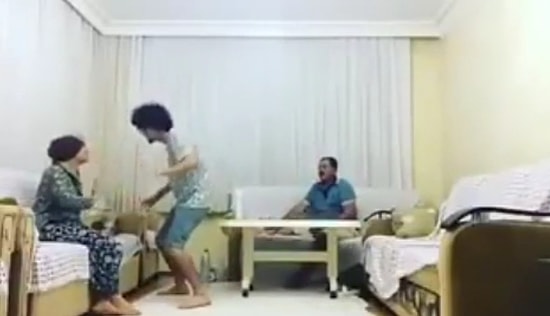 1 Dakikada Ailenin Huzurunun İçine Eden Hayırsız Evlat
