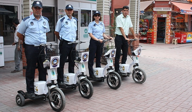 Ayrıca çarşı bölgesindeki zabıta ekiplerine de elektrikli bisiklet (ginger) dağıtılmıştı.