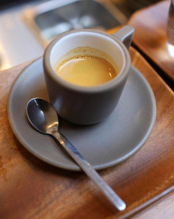 9. Demlenmiş bir kahve ya da filtre kahvedense espresso daha iyi bir seçim olacaktır.