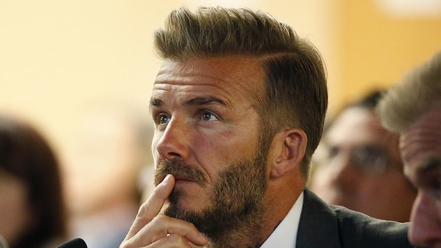 İş yapmak istediği ortakları hakkında yazışan Beckham "Artık hiçbirini umursamıyorum. Kim benimle iş yapabilir, kim yapamaz ben bilirim. Bu lanetler benimle iş yapamazlar" diyor.