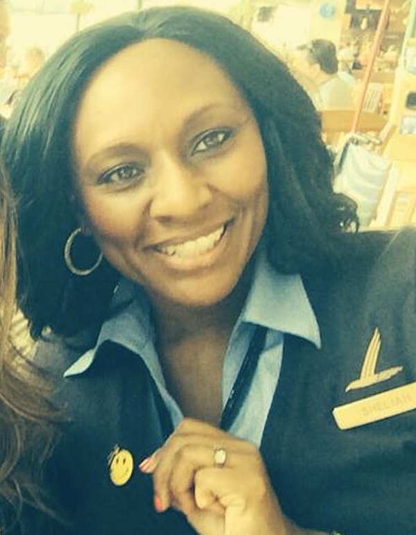 4. Понимая, что надо что-то делать, Шелия тихо сказала девочке идти в туалет, где стюардесса оставила ей записку