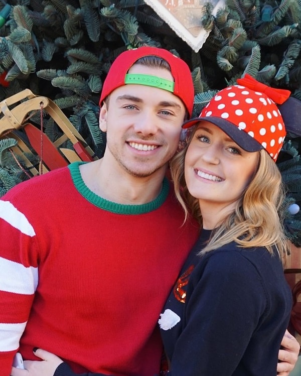 1. Знакомьтесь, это Ник Джаневски и Остин Макмиллан. Им обоим по 24 года, и они живут в Лас-Вегасе.