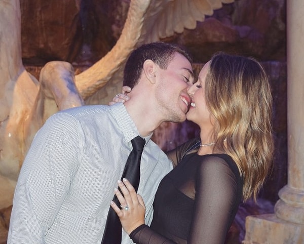 8. Пара еще не назначила дату свадьбы – ведь помолвка произошла всего несколько дней назад – но они надеются, что это произойдет совсем скоро в Калифорнии.