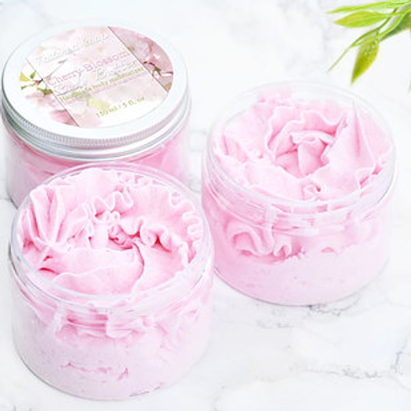 1. Масло для тела, свернутое в форме цветов