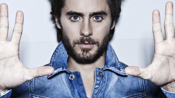 5. Судя по всему, отношения между экс-любовниками остались весьма доверительными. «Когда Энджи подала на развод с Брэдом, одним из первых, кому она об этом сказала, был Джаред», — говорит инсайдер.