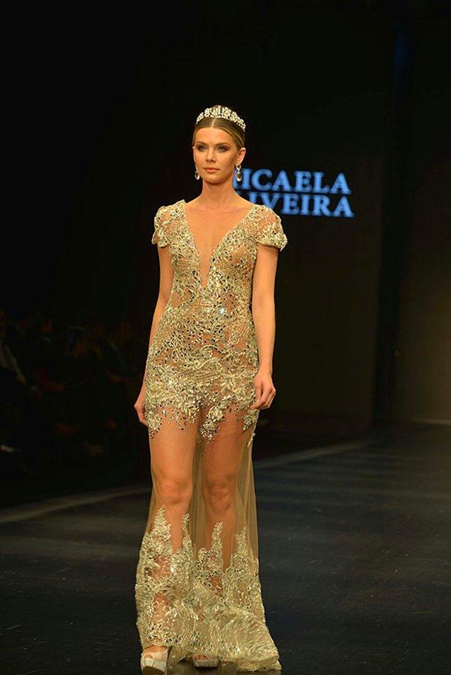 2. Portekizli ünlü modacı Micaela Oliveira'nın oldukça iddialı transparan gelinlikleriyle gerçekleşti!