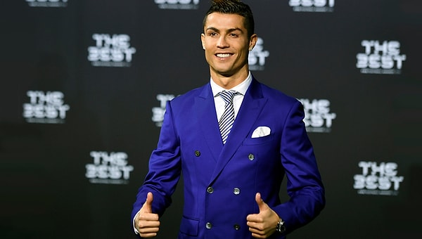 9. В 2015 году он был назван самым благотворительным спортсменом в мире. В общей сложности Роналду перечислил более 10 миллионов евро на благотворительность