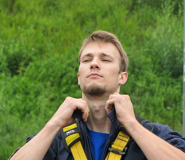 6. Ему был 31 год. Знакомые и близкие до сих пор не могут оправится от шока. Каждый раз выезжая на вызов, он рисковал, но ни секунды не сомневался в своем выборе.